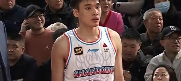 半岛体育官方-江苏男篮战绩不佳，调整战术备战未来