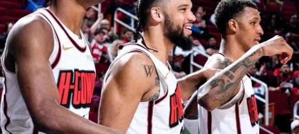 半岛体育视频-刚柔并济的战术碰撞，球员互相厮杀，精湛球技齐飞！的简单介绍