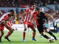 半岛体育官方-包含乌拉圭射手表现火爆，赛季末入选最佳阵容的词条