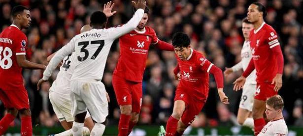 半岛体育链接-利物浦尴尬失利，英超霸主地位岌岌可危