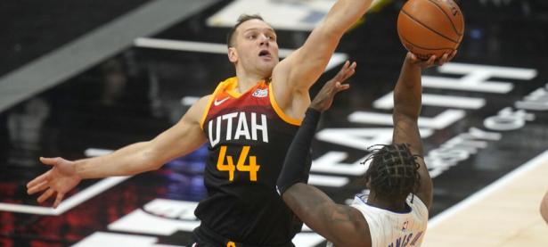 半岛体育网页版入口-爵士大胜魔术，康利得到30分