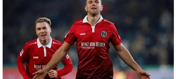 半岛体育直播-关于柏林赫塔客场赢得胜利欢乐不断的信息