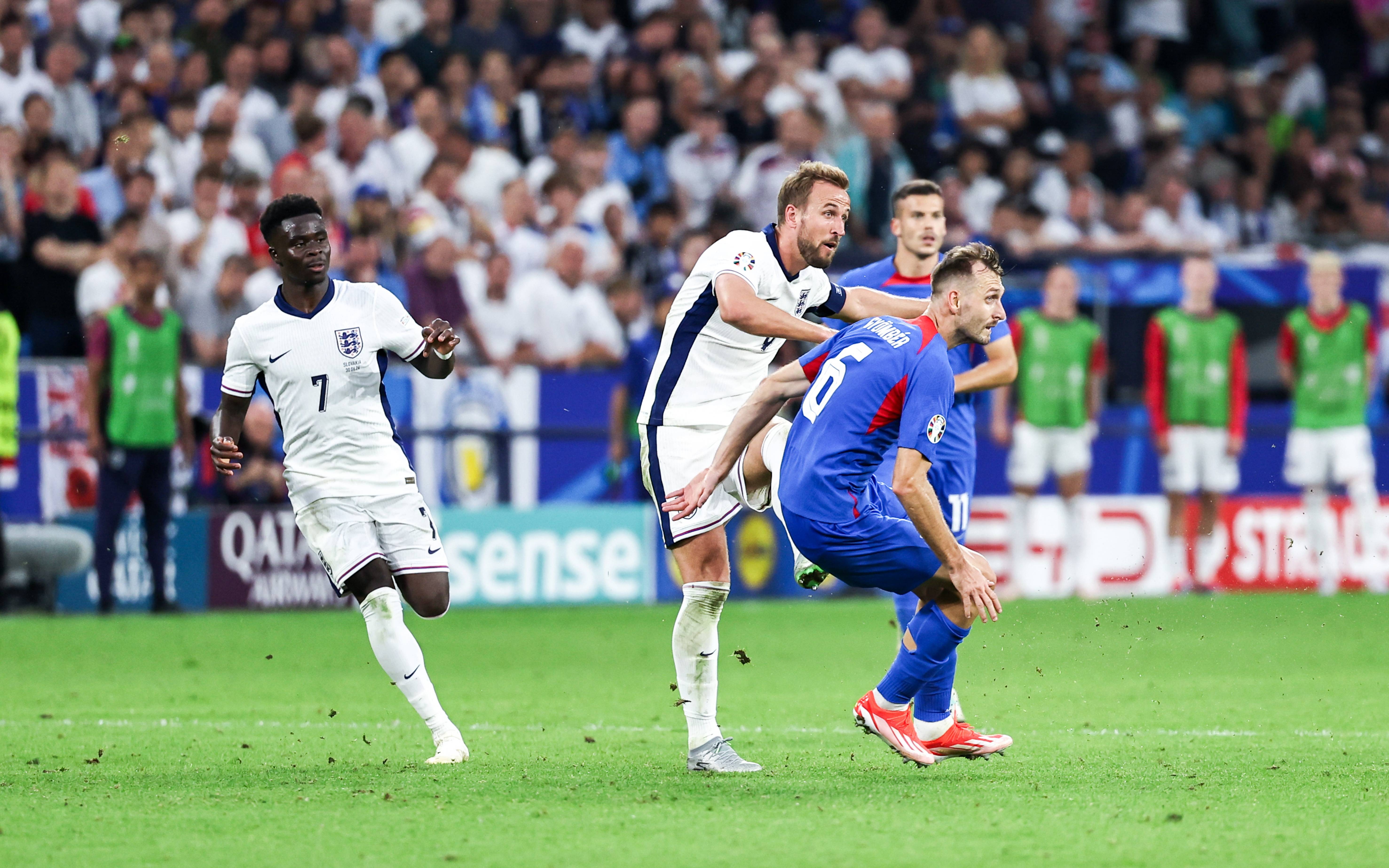 欧洲杯预选赛关键战,球队拼尽全力争胜的简单介绍 欧洲杯预选赛关键战,球队拼尽全力争胜的简单介绍