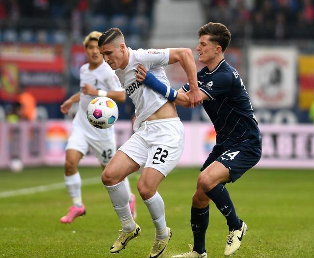 关于美因茨客场不敌沃尔夫斯堡，遭遇失利的信息