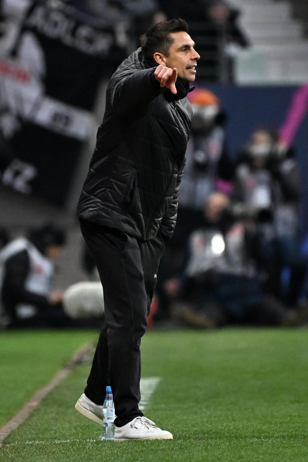 法兰克福主场告捷,击败汉诺威,德甲比赛胜利在握 法兰克福主场告捷,击败汉诺威,德甲比赛胜利在握