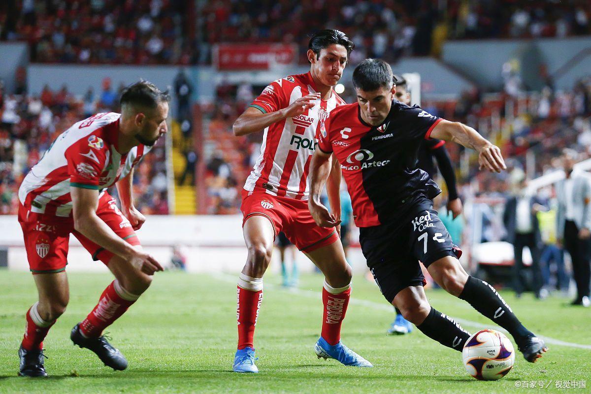 包含乌拉圭射手表现火爆，赛季末入选最佳阵容的词条