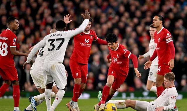 利物浦尴尬失利,英超霸主地位岌岌可危 利物浦尴尬失利,英超霸主地位岌岌可危