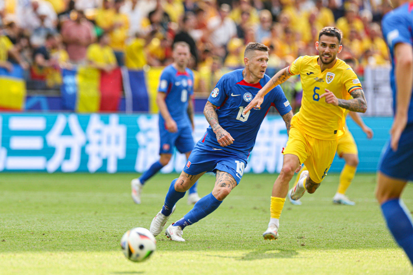 包含斯洛伐克队实现惊魂大逆转，晋级欧洲杯资格赛！的词条