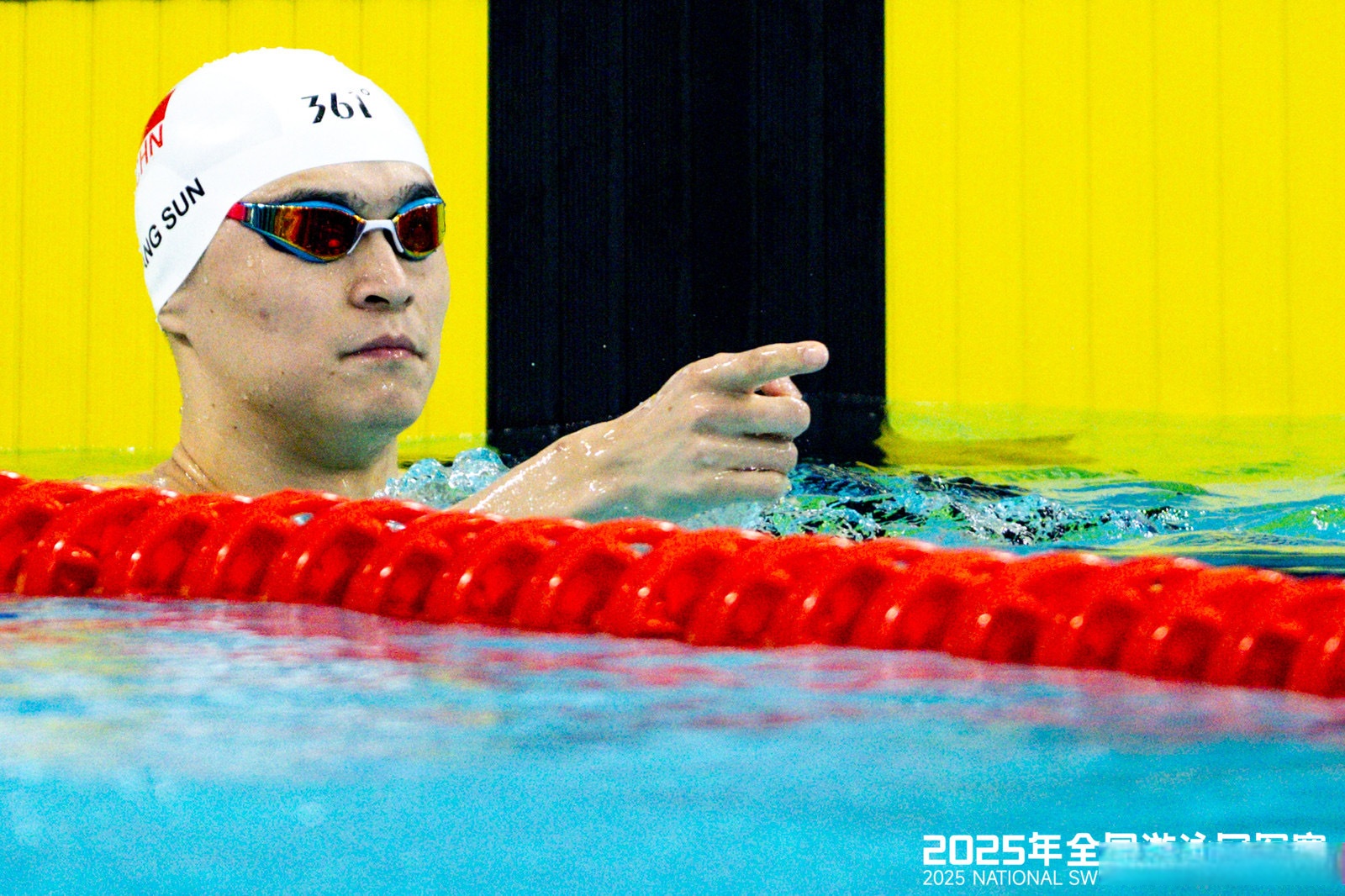 西班牙选手夺得游泳铜牌，感慨艰辛之路的简单介绍