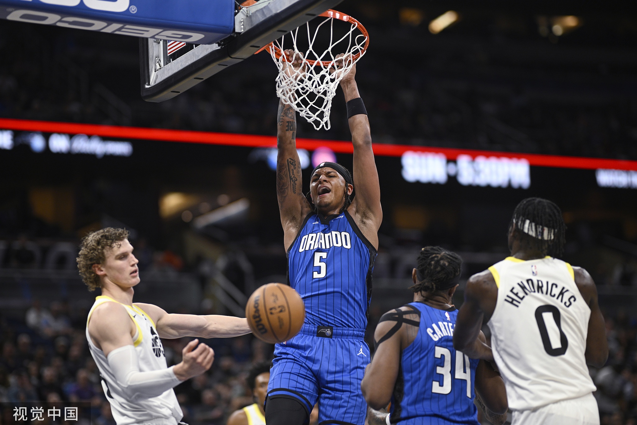 包含老鹰大胜篮网，领先西部比赛积分榜首的词条