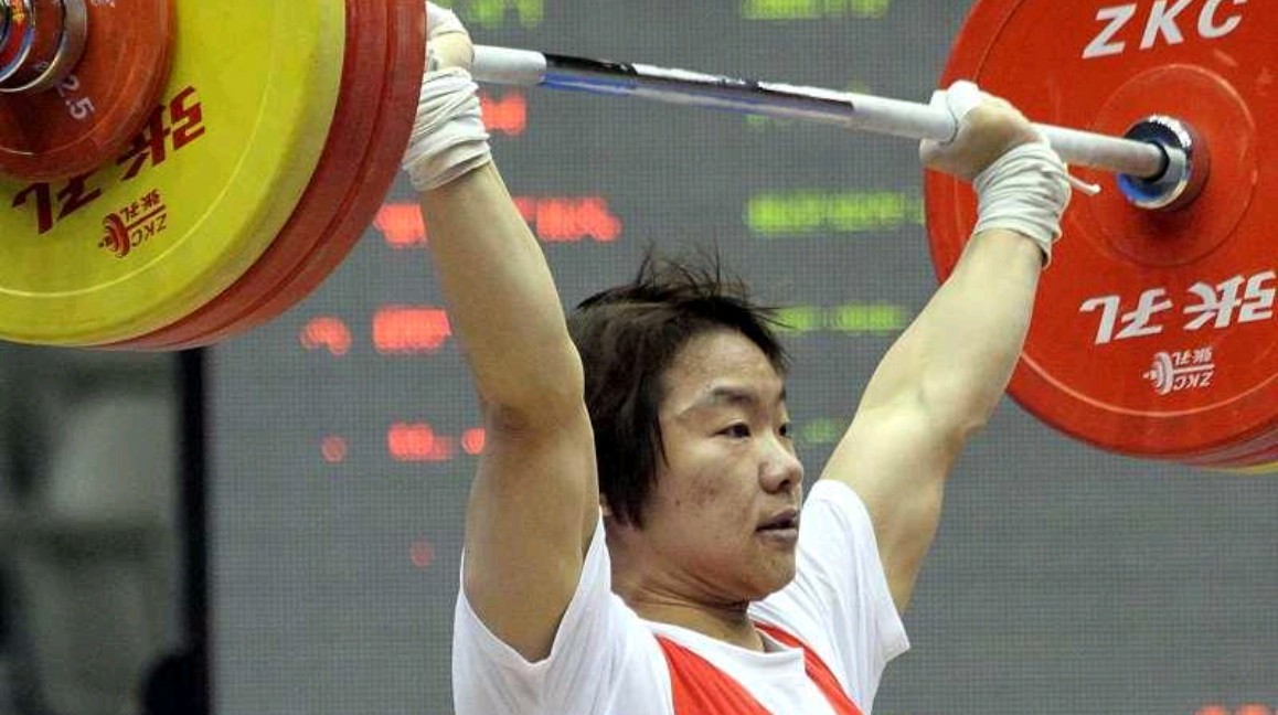 赤道几内亚举重选手硬朗出击，摘下金牌的简单介绍